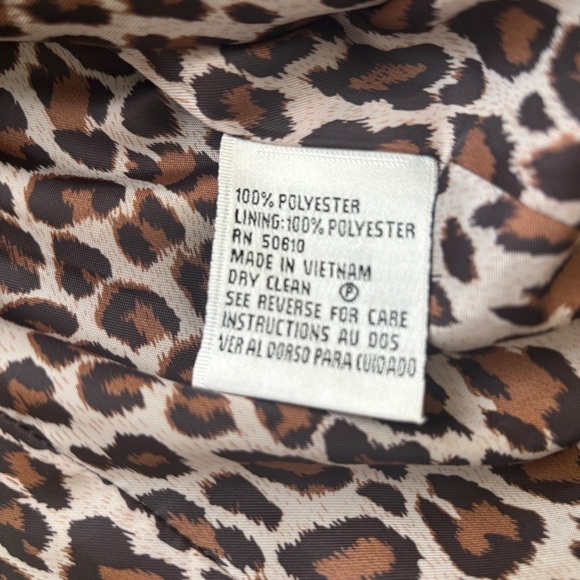 Le Suit Black Blazer with Animal Print Lining - Picture 3 of 11